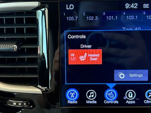 Used 2017 Chrysler Pacifica Touring-L FWD image 26