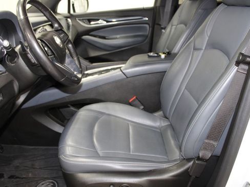 Used 2023 Buick Enclave Essence image 14