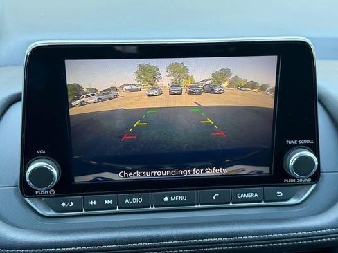 Used 2024 Nissan Rogue S AWD/4WD image 18