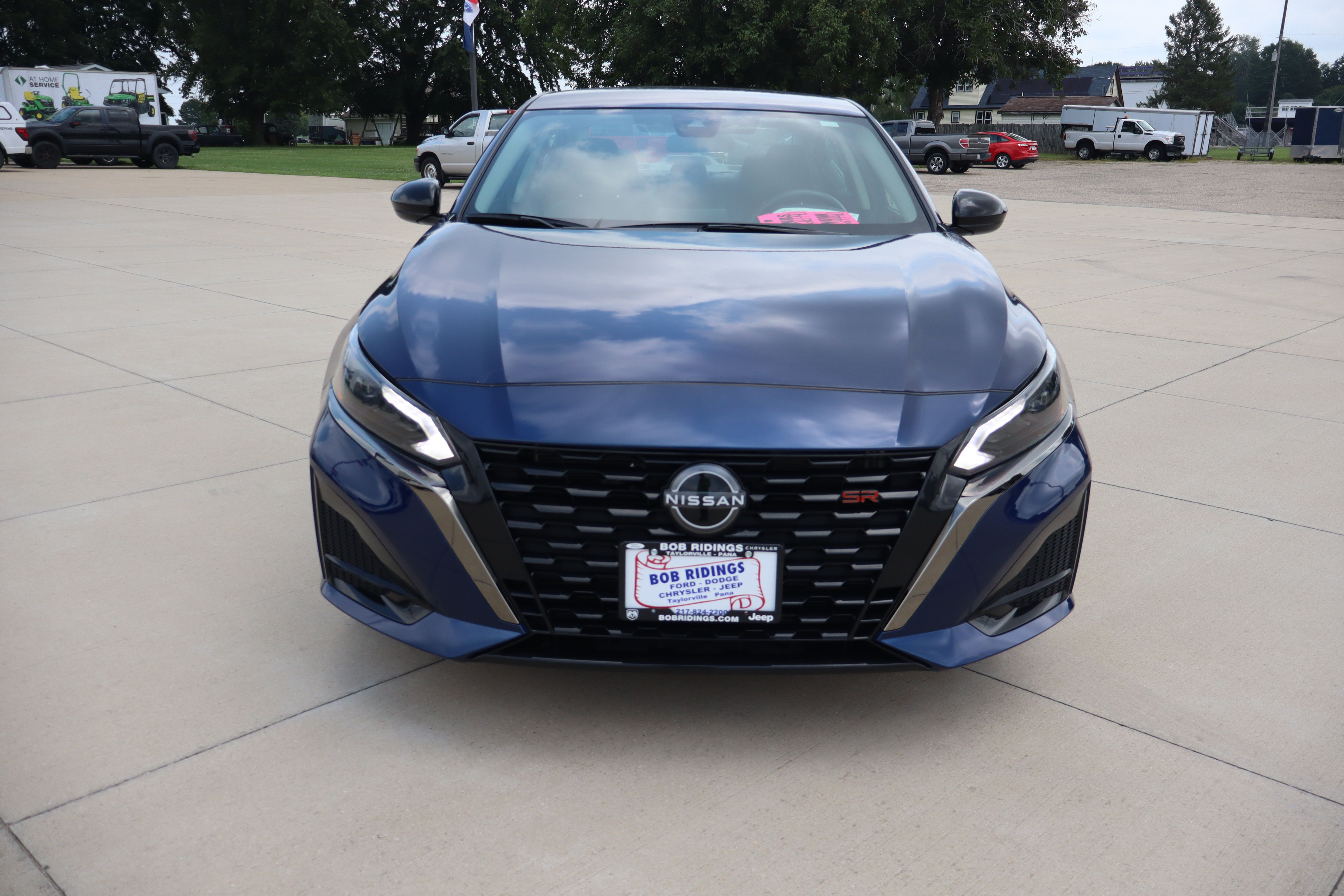 Used 2024 Nissan Altima 2.5 SR FWD image 2
