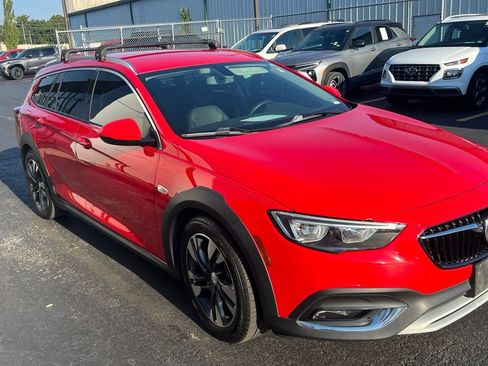 Used 2018 Buick Regal Essence AWD/4WD image 1