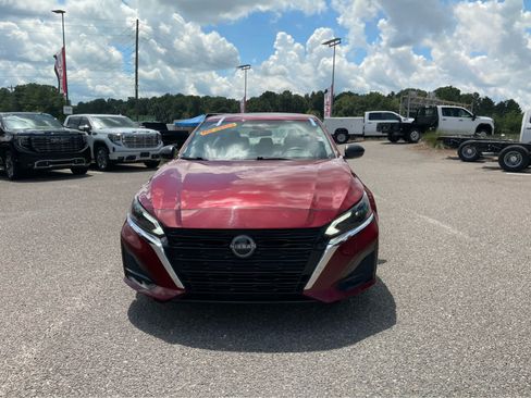 Used 2025 Nissan Altima 2.5 SV FWD image 2