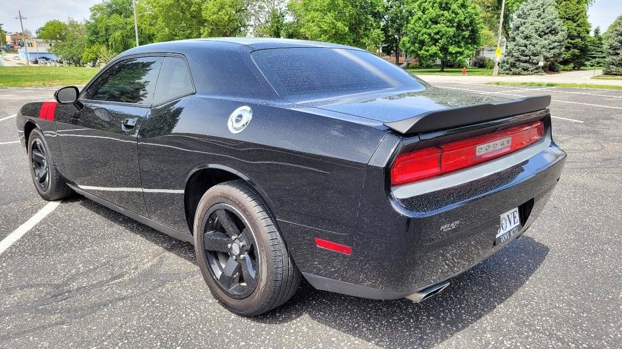 Used 2014 Dodge Challenger SXT RWD image 10
