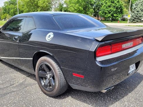 Used 2014 Dodge Challenger SXT RWD image 10