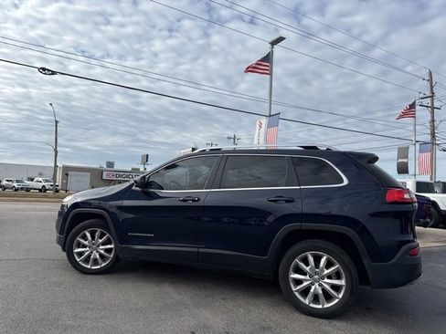 Used 2015 Jeep Cherokee Limited w/ Luxury Group image 11