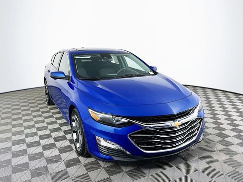 Used 2023 Chevrolet Malibu LT image 2