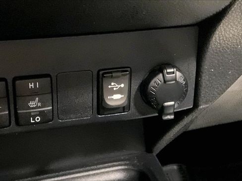 Used 2018 Toyota RAV4 Limited AWD/4WD image 33