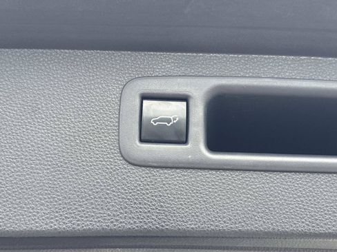 Used 2021 Toyota Highlander XLE FWD image 10