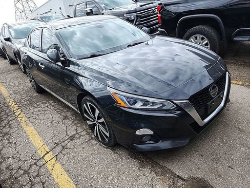 Used 2019 Nissan Altima 2.5 Platinum image 4