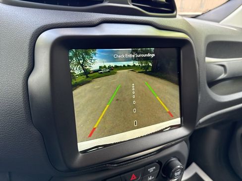 New 2023 Jeep Renegade Latitude image 33