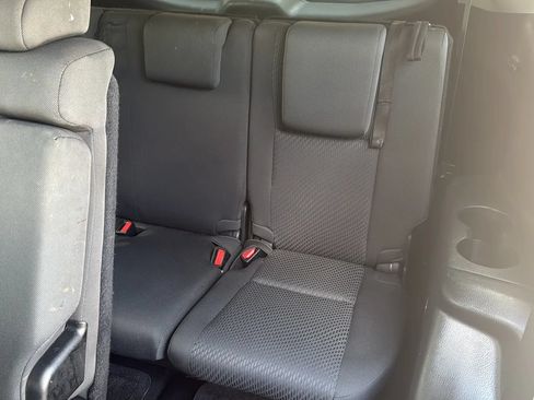 Used 2016 Toyota Highlander LE FWD image 17