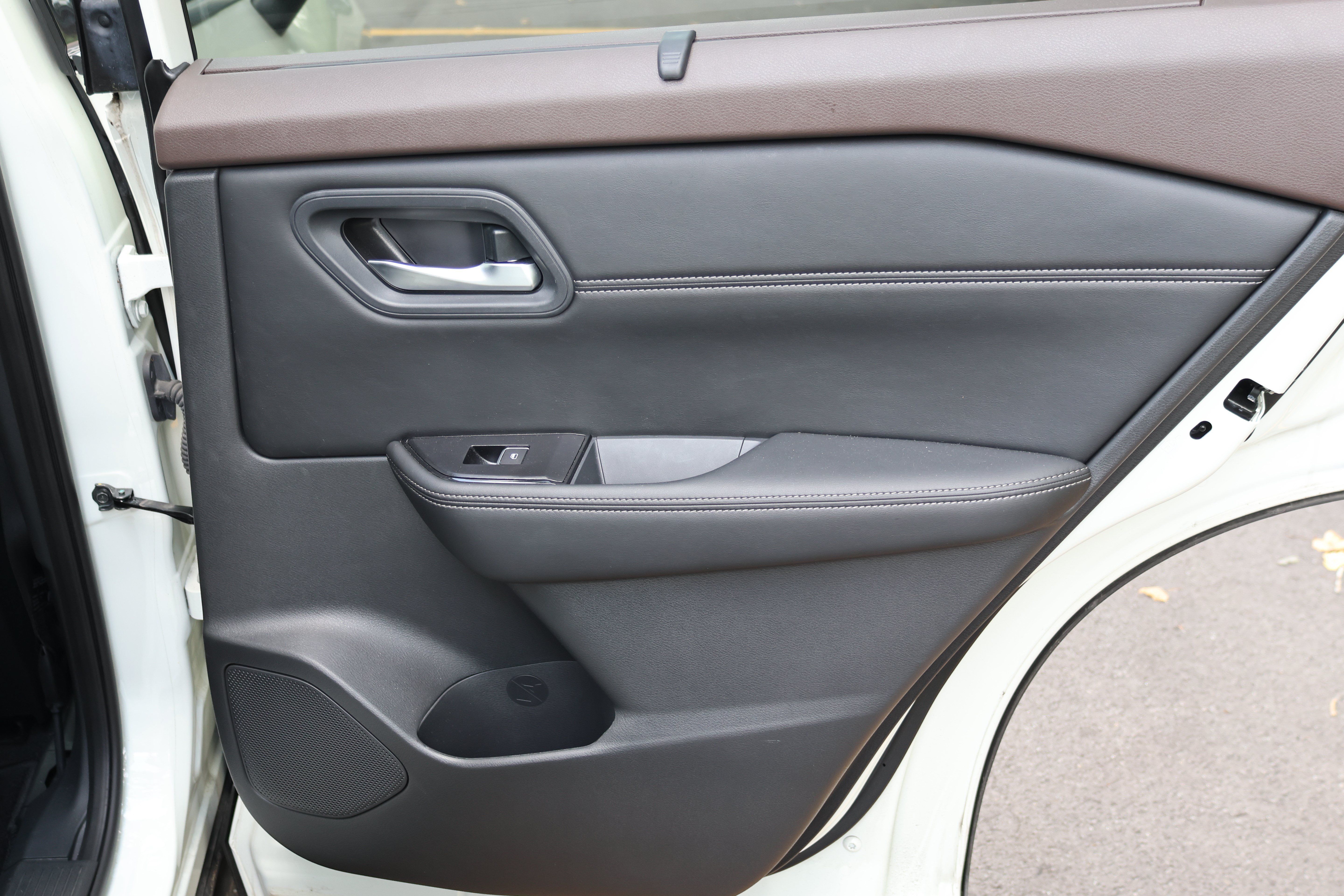 Used 2023 Nissan Rogue SL w/ SL Premium Package AWD/4WD image 17