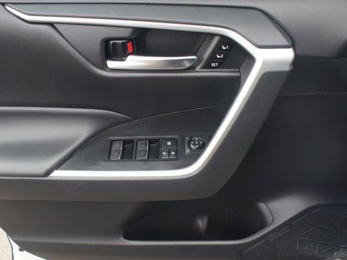 Used 2022 Toyota RAV4 XLE Premium FWD image 29