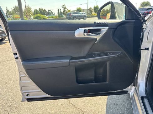Used 2011 Lexus CT 200h Premium w/ Leather Pkg FWD image 26