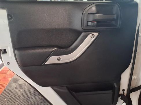 Used 2013 Jeep Wrangler Unlimited Sahara w/ Connectivity Group AWD/4WD image 13