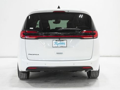 New 2026 Chrysler Pacifica Select FWD image 6