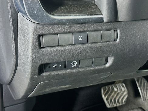 Used 2023 Nissan Rogue SV image 17