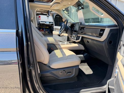 Used 2023 Ford Expedition Limited AWD/4WD image 14