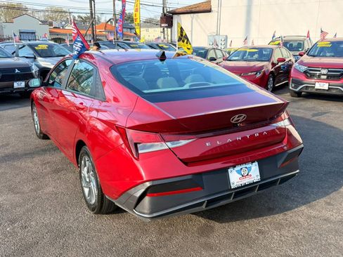Used 2024 Hyundai Elantra SEL image 5
