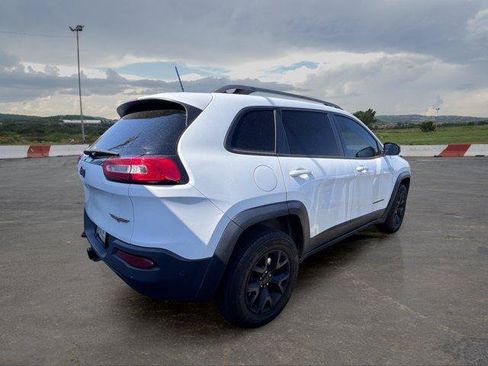 Used 2016 Jeep Cherokee Trailhawk w/ Comfort/Convenience Group AWD/4WD image 3