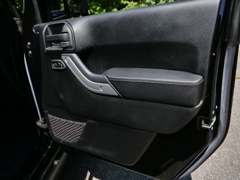 Used 2017 Jeep Wrangler Unlimited Rubicon AWD/4WD image 39