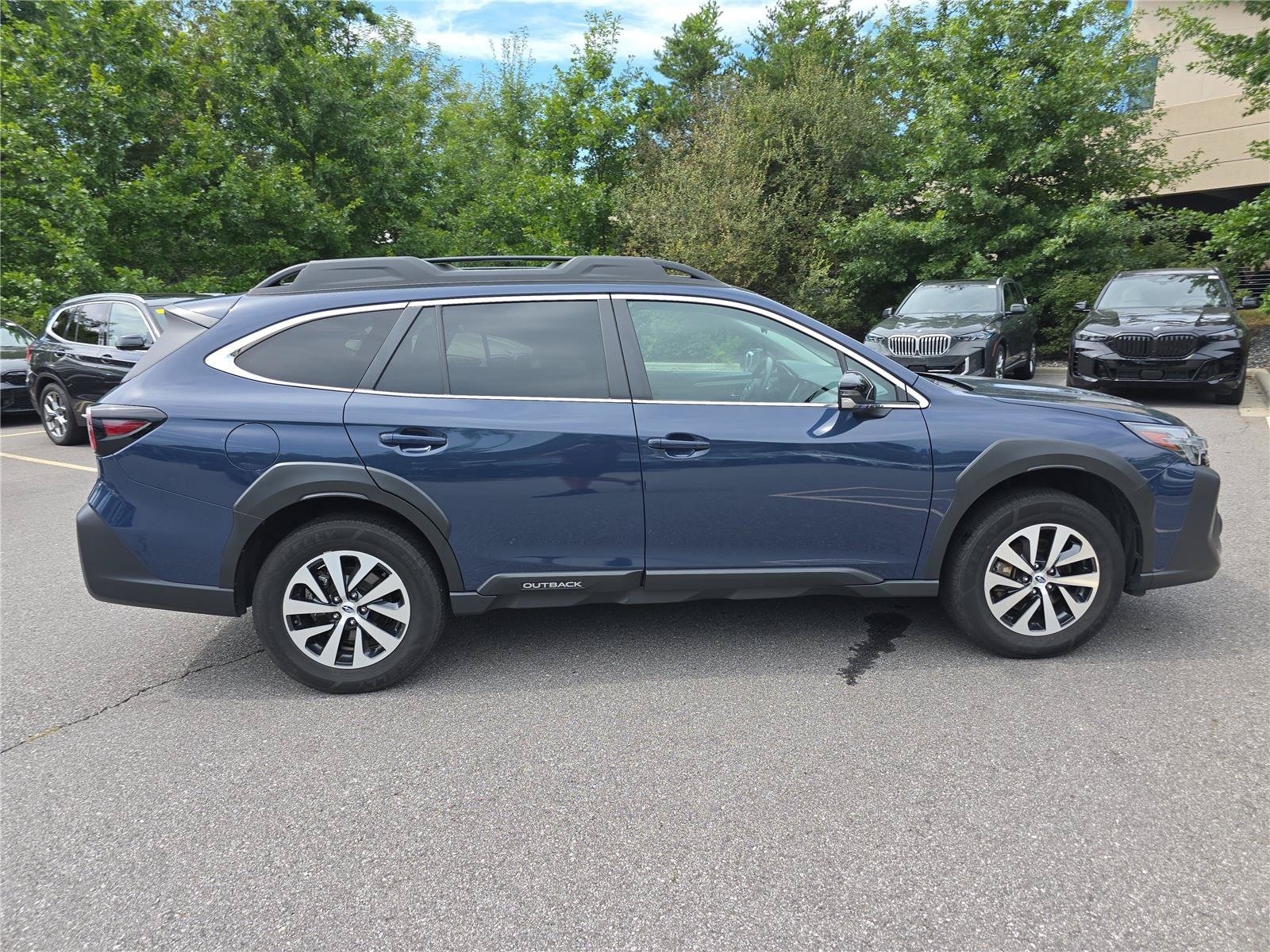 Used 2024 Subaru Outback Premium AWD/4WD image 2