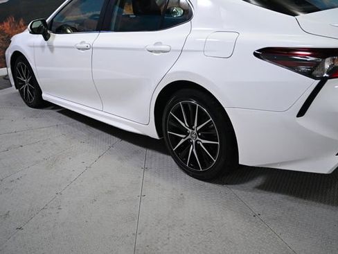 Used 2024 Toyota Camry SE image 8