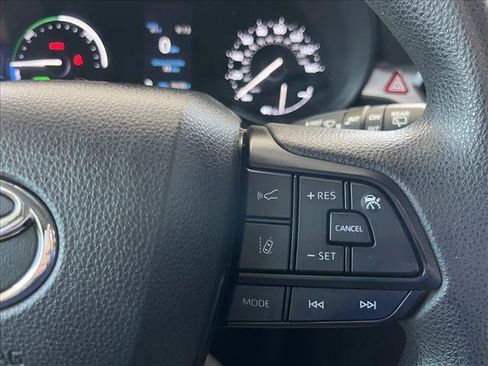 Used 2024 Toyota Sienna LE AWD/4WD image 20