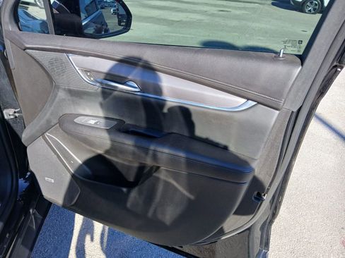 Used 2017 Cadillac XT5 Luxury w/ Driver Awareness Package image 18