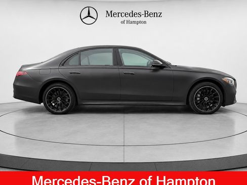 Used 2022 Mercedes-Benz S 580 4MATIC Sedan w/ AMG Line Package image 2