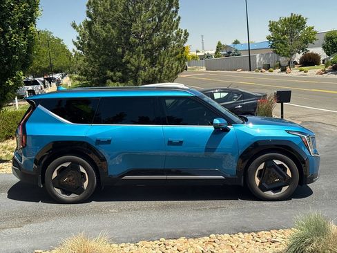 Used 2024 Kia EV9 Land w/ Towing Package AWD/4WD image 32