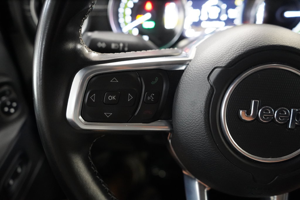 Used 2022 Jeep Wrangler Unlimited Sahara AWD/4WD image 35