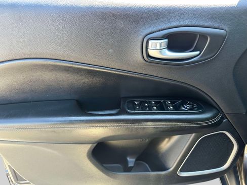 Used 2018 Jeep Compass Latitude w/ Popular Equipment Group AWD/4WD image 17