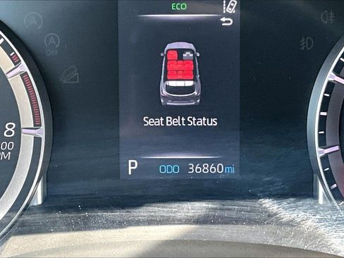 Used 2022 Toyota Highlander LE AWD/4WD image 19
