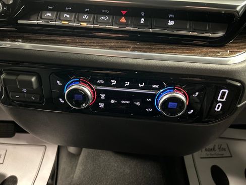 New 2026 GMC Sierra 1500 SLE w/ Preferred Package AWD/4WD image 17