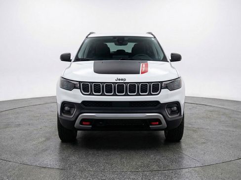 Used 2025 Jeep Compass Trailhawk AWD/4WD image 2