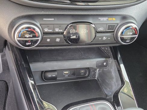 Certified 2025 Kia Soul GT-Line FWD image 20