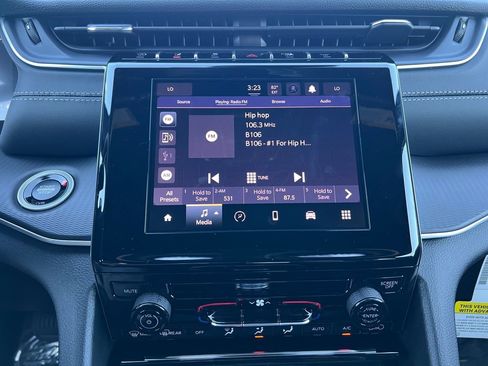 New 2025 Jeep Grand Cherokee Laredo image 8