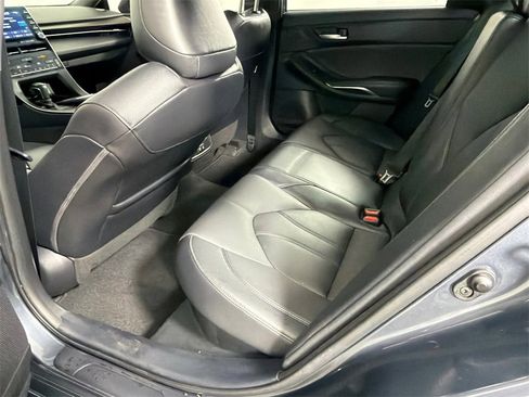 Used 2022 Toyota Avalon XLE image 21