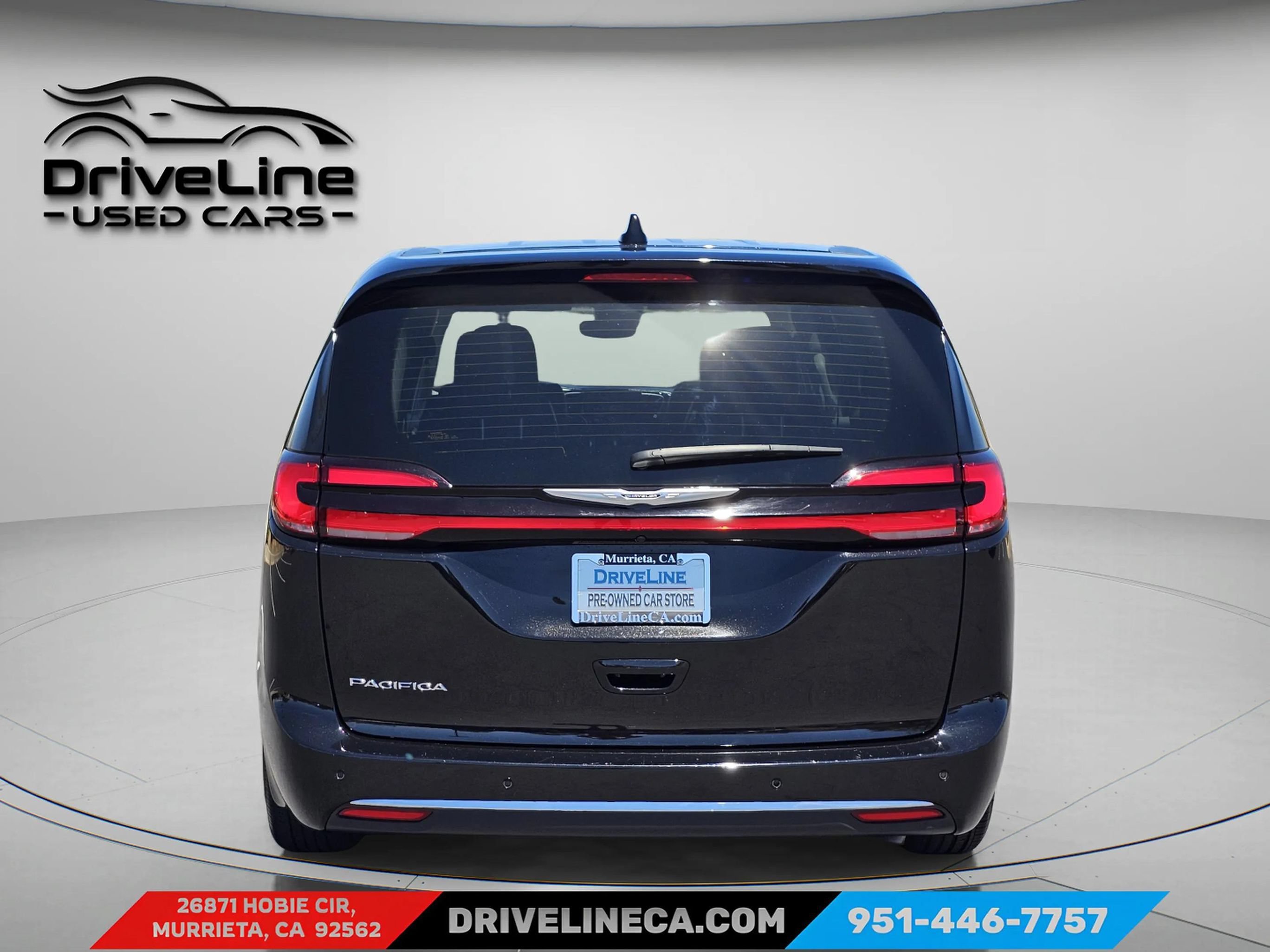 Used 2024 Chrysler Pacifica Touring-L FWD image 3