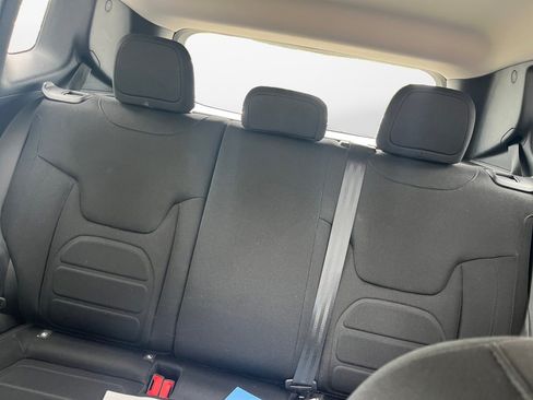 Used 2018 Jeep Renegade Latitude FWD image 15