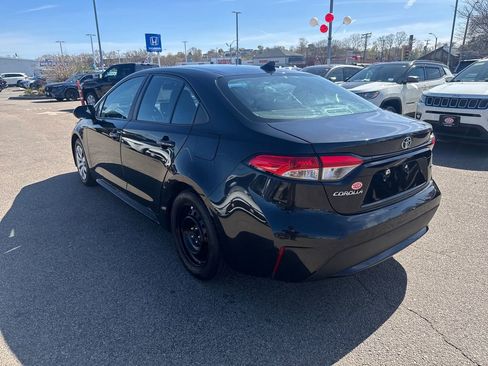 Used 2020 Toyota Corolla LE FWD image 5