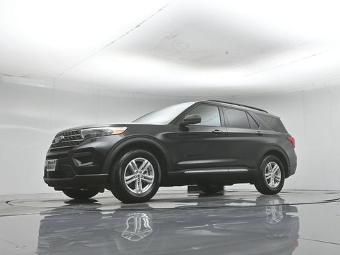 Used 2024 Ford Explorer XLT RWD image 41
