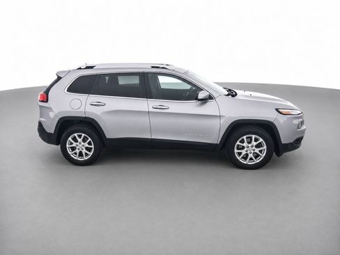 Used 2015 Jeep Cherokee Latitude w/ Comfort/Convenience Group AWD/4WD image 4