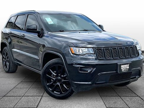 Used 2018 Jeep Grand Cherokee Altitude AWD/4WD image 2