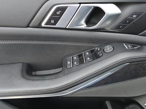 Used 2023 BMW X5 xDrive45e w/ M Sport Package image 12