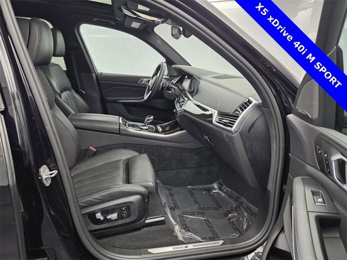 Used 2021 BMW X5 xDrive40i w/ M Sport Package image 19