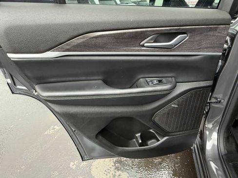 Used 2024 Jeep Grand Cherokee Limited image 16