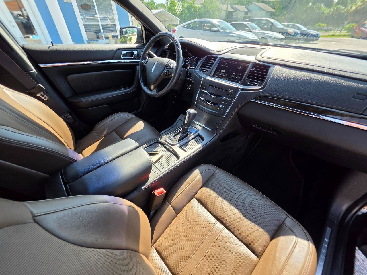 Used 2013 Lincoln MKS FWD image 29