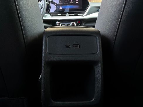 Used 2025 Chevrolet Trax LT FWD image 12